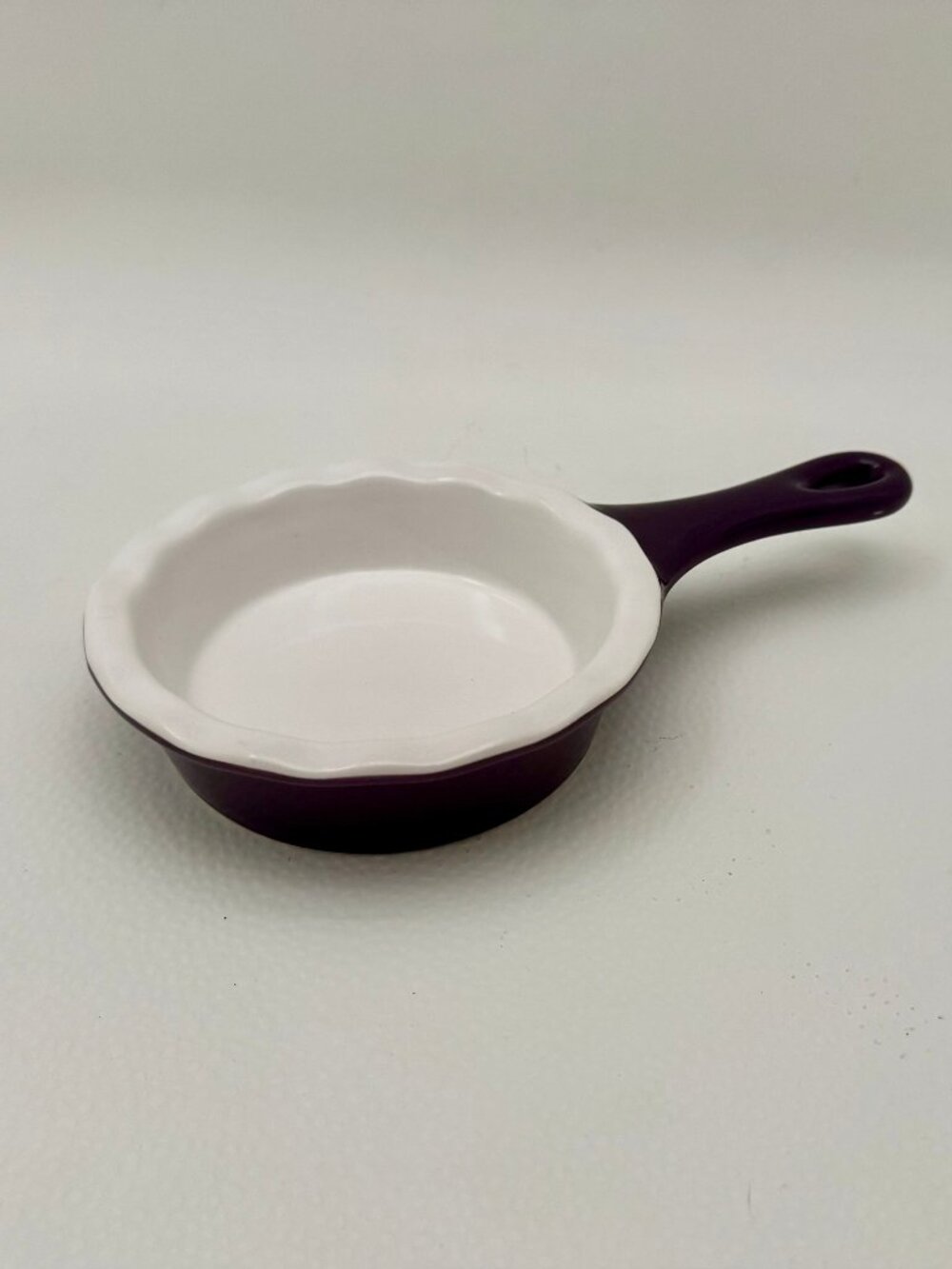 Modern Gourmet Foods Stoneware 5" Pie Tart Quiche Baking Dish Purple and white